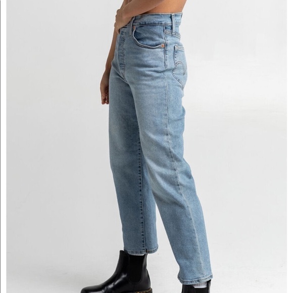 LEVI'S Worn To Ride Ribcage Straight Jeans in Light Blast Size 30 - Picture 3 of 10